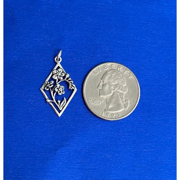 Sterling Silver Forget Me Not Flower in a Diamond Frame Charm - Picture 3 of 8